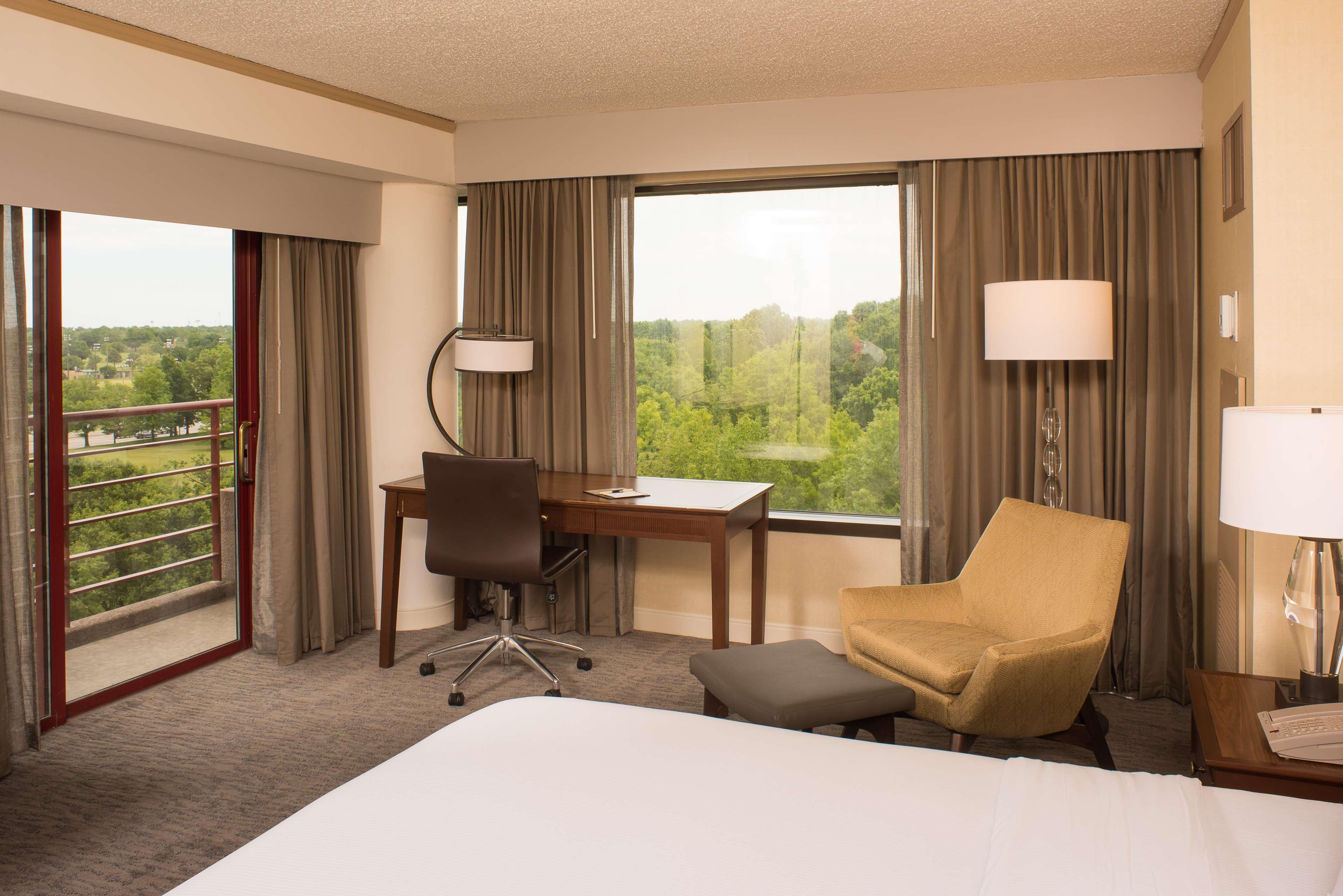 Doubletree By Hilton Tulsa At Warren Place Eksteriør bilde