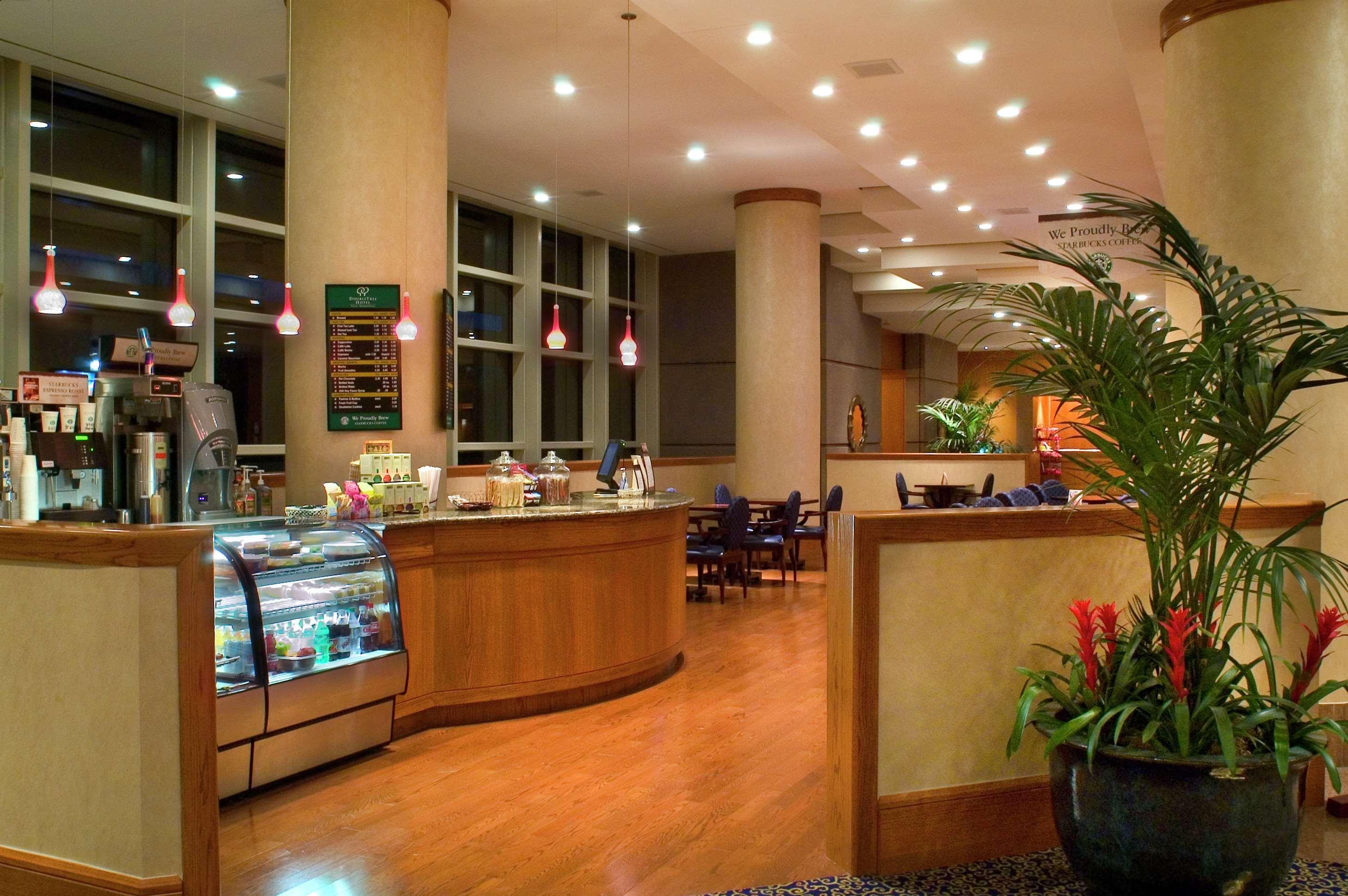 Doubletree By Hilton Tulsa At Warren Place Eksteriør bilde