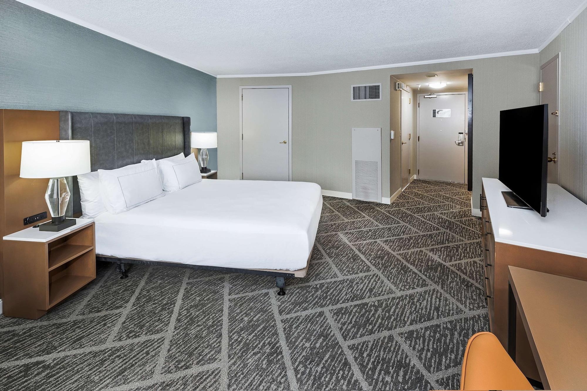 Doubletree By Hilton Tulsa At Warren Place Eksteriør bilde
