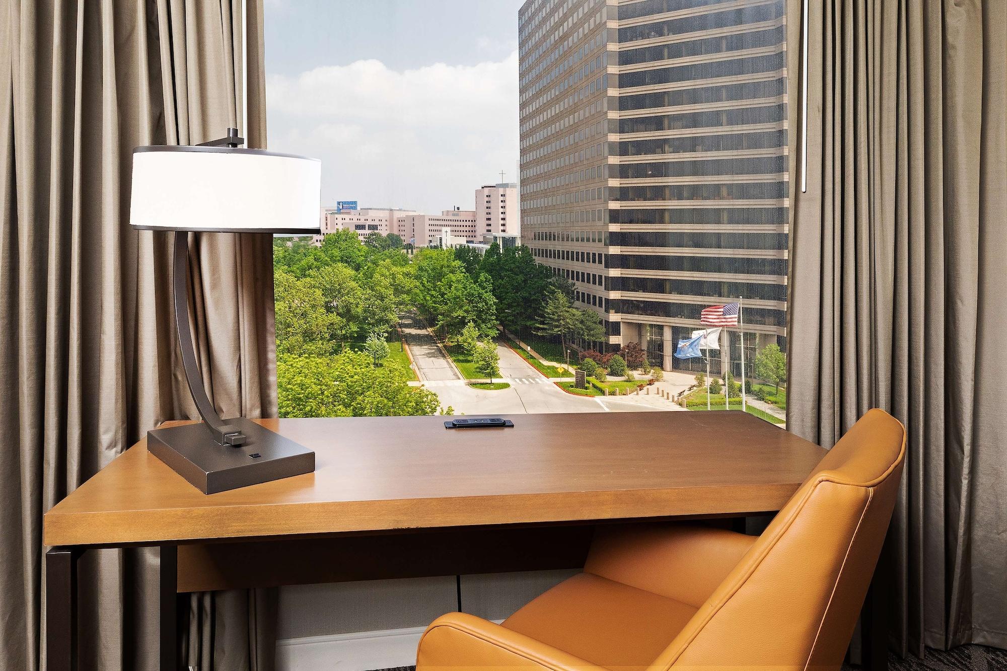 Doubletree By Hilton Tulsa At Warren Place Eksteriør bilde