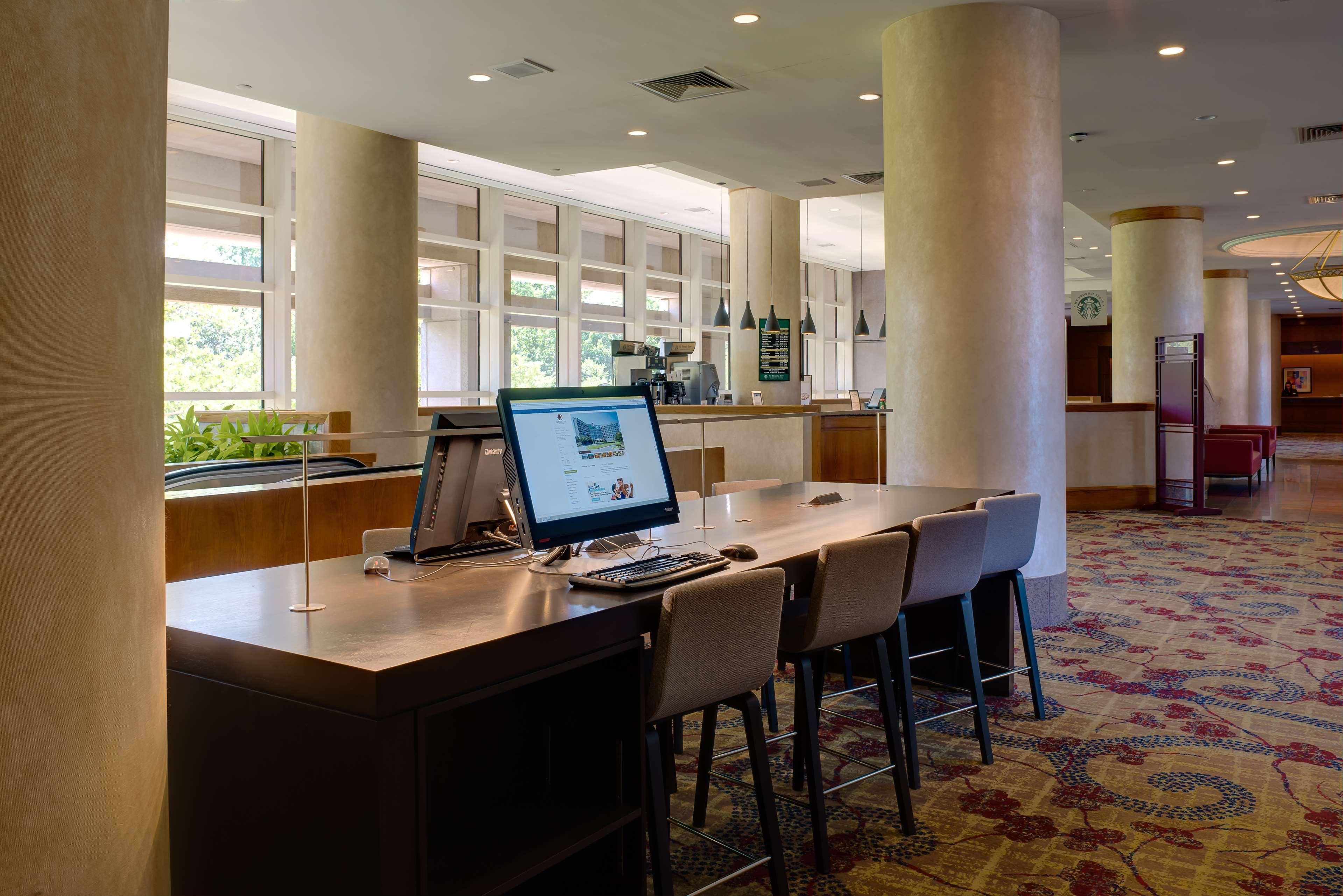 Doubletree By Hilton Tulsa At Warren Place Eksteriør bilde