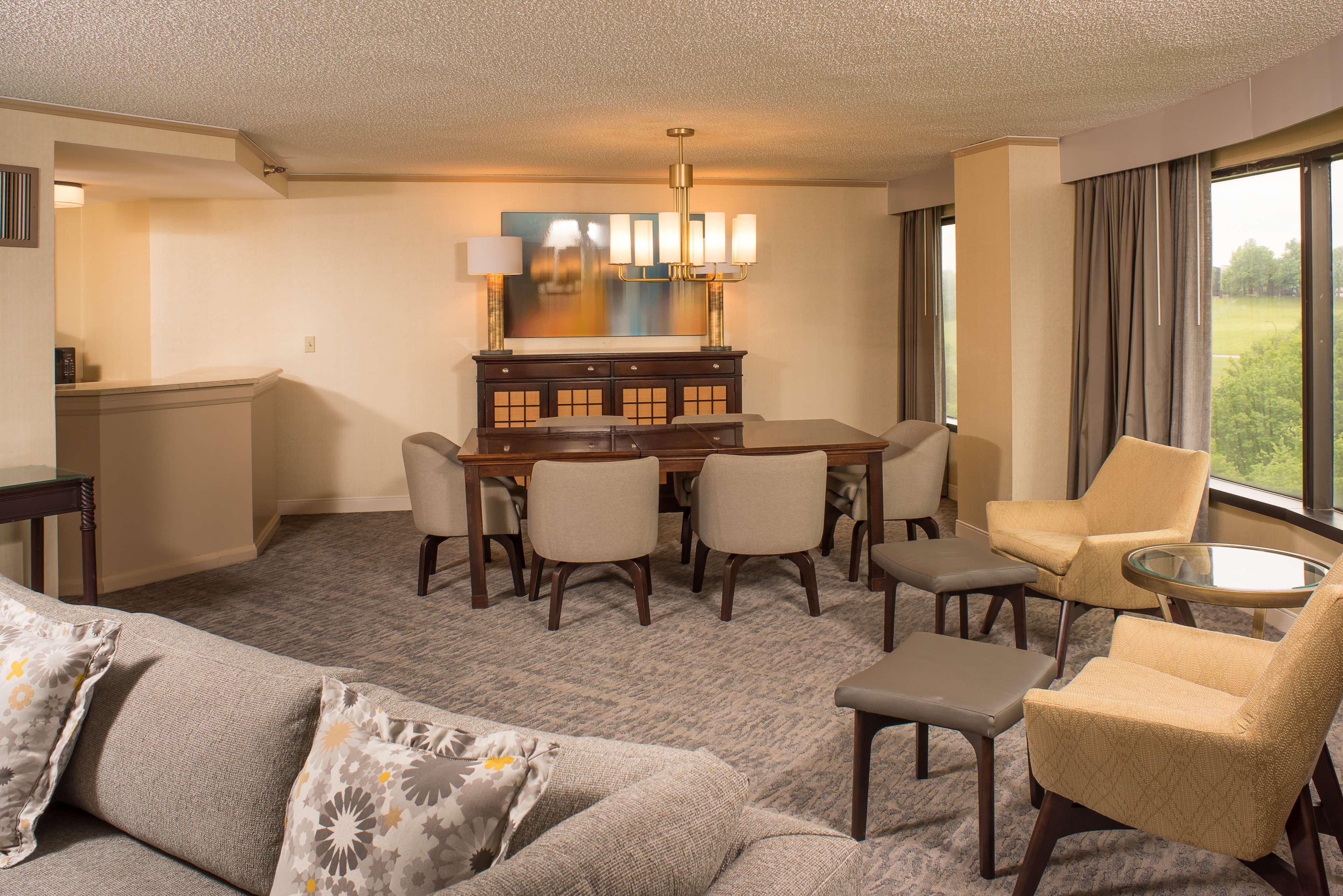 Doubletree By Hilton Tulsa At Warren Place Eksteriør bilde