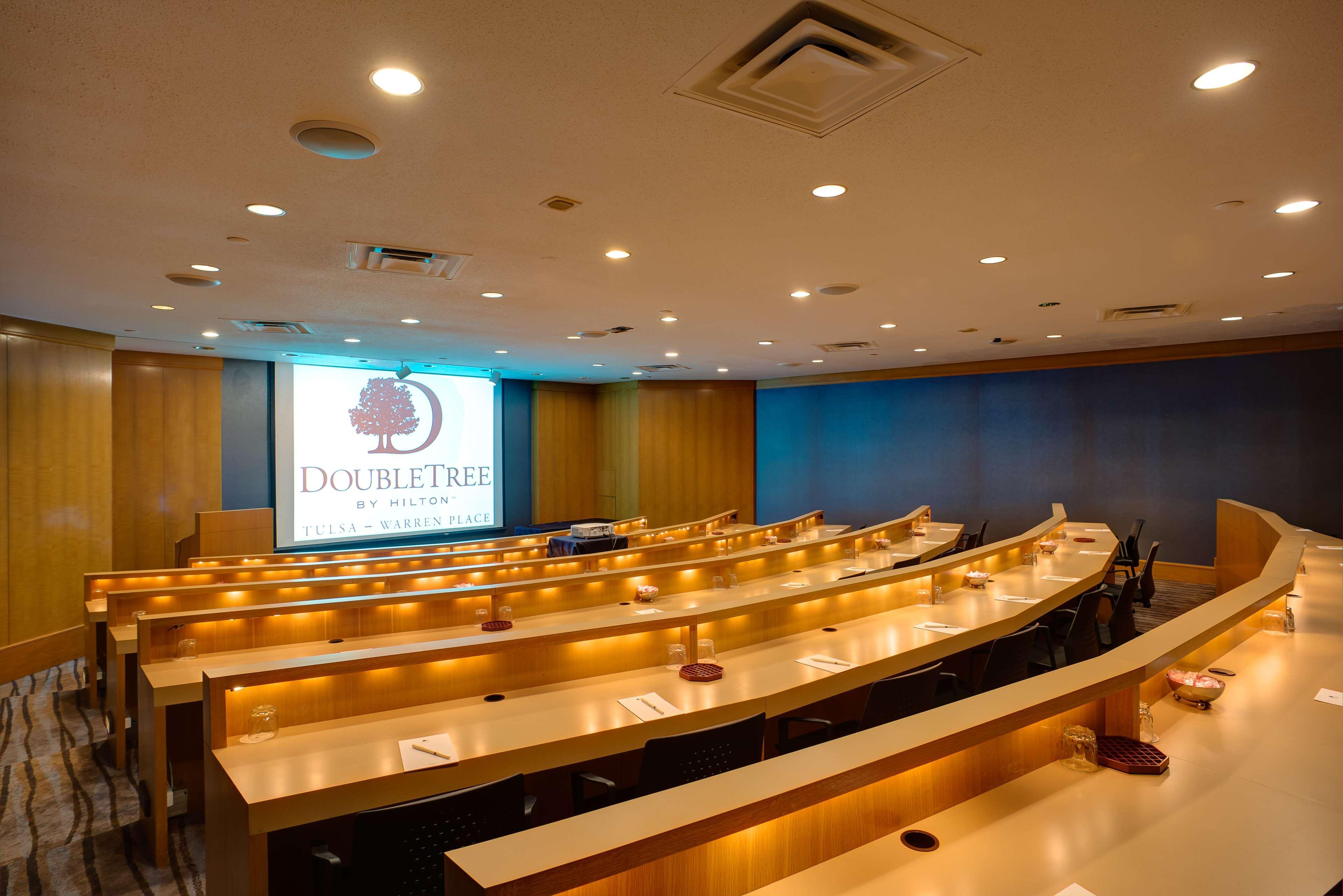 Doubletree By Hilton Tulsa At Warren Place Eksteriør bilde
