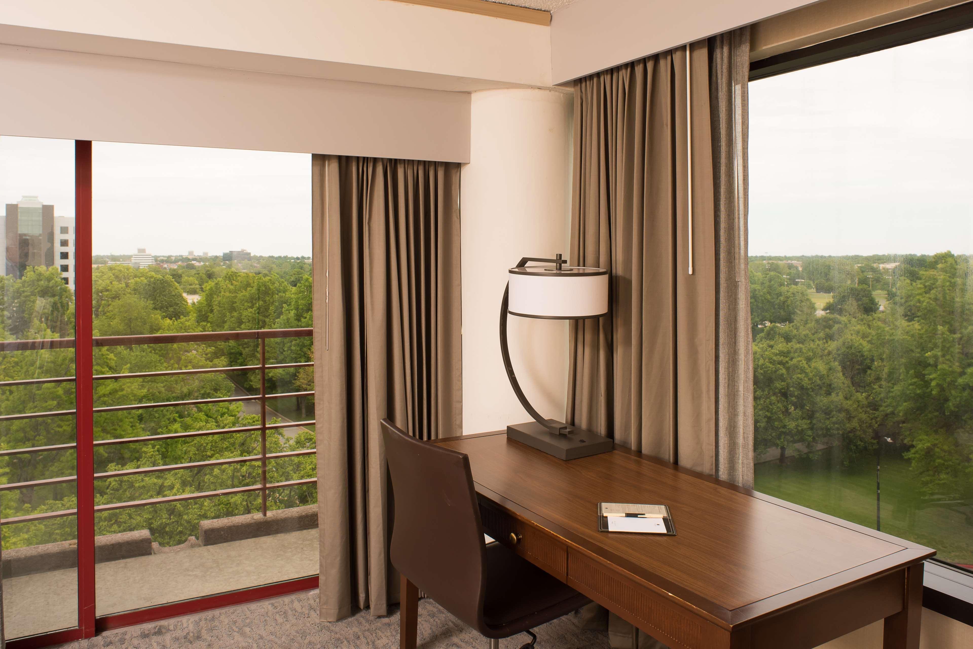 Doubletree By Hilton Tulsa At Warren Place Eksteriør bilde