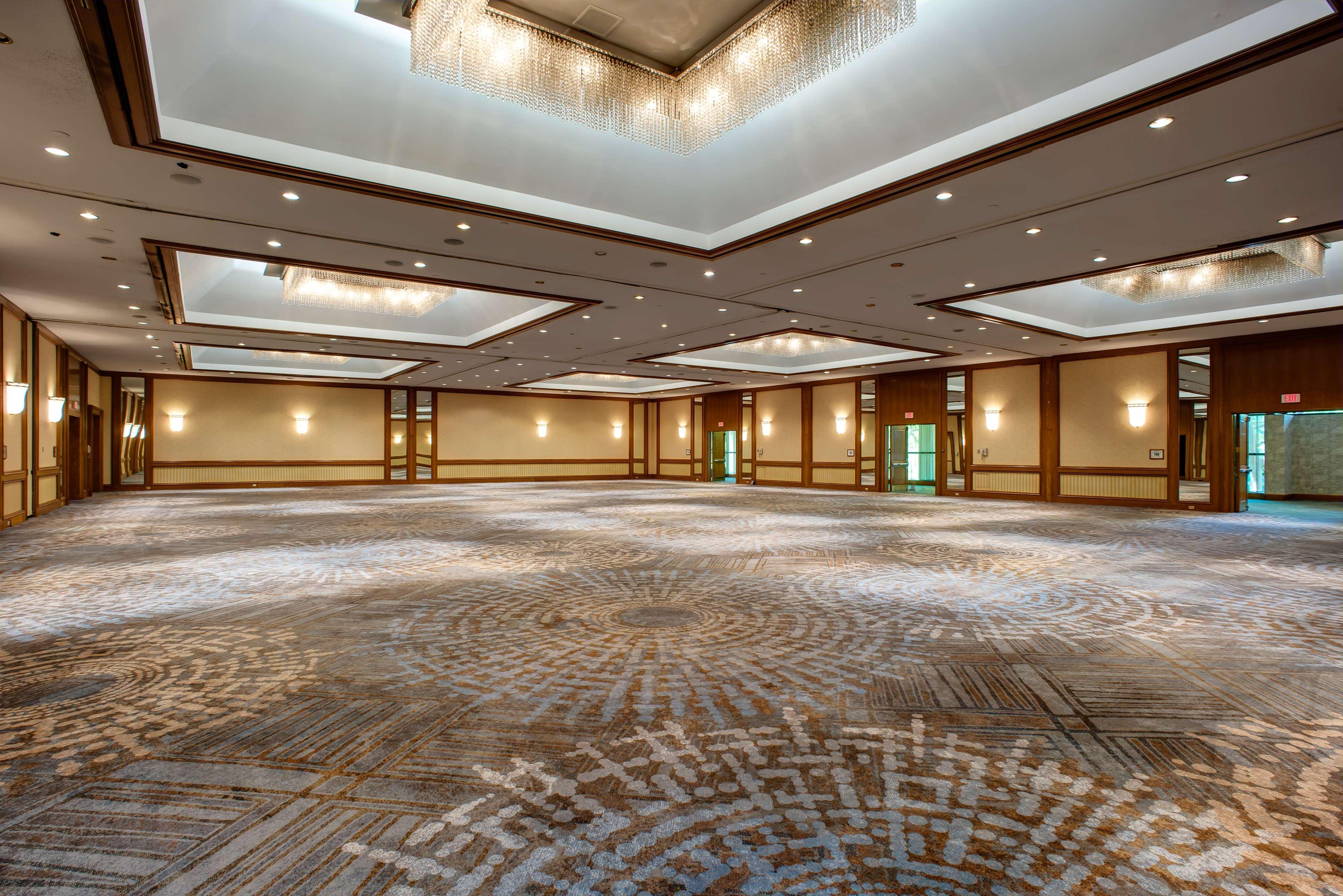 Doubletree By Hilton Tulsa At Warren Place Eksteriør bilde
