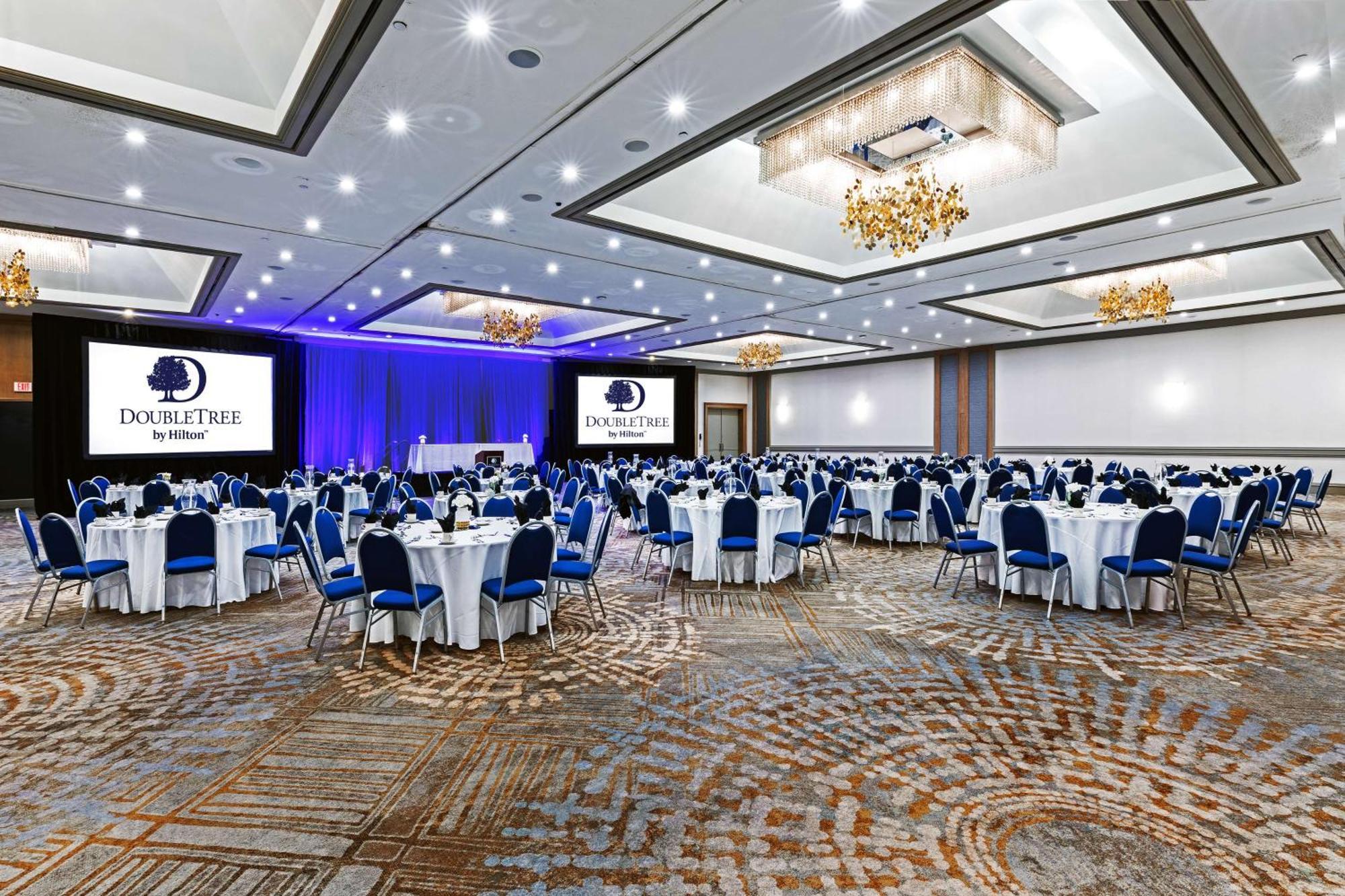 Doubletree By Hilton Tulsa At Warren Place Eksteriør bilde