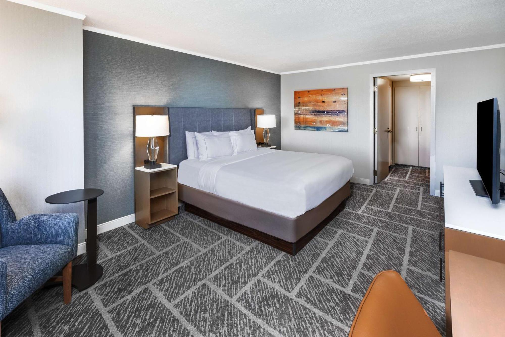 Doubletree By Hilton Tulsa At Warren Place Eksteriør bilde