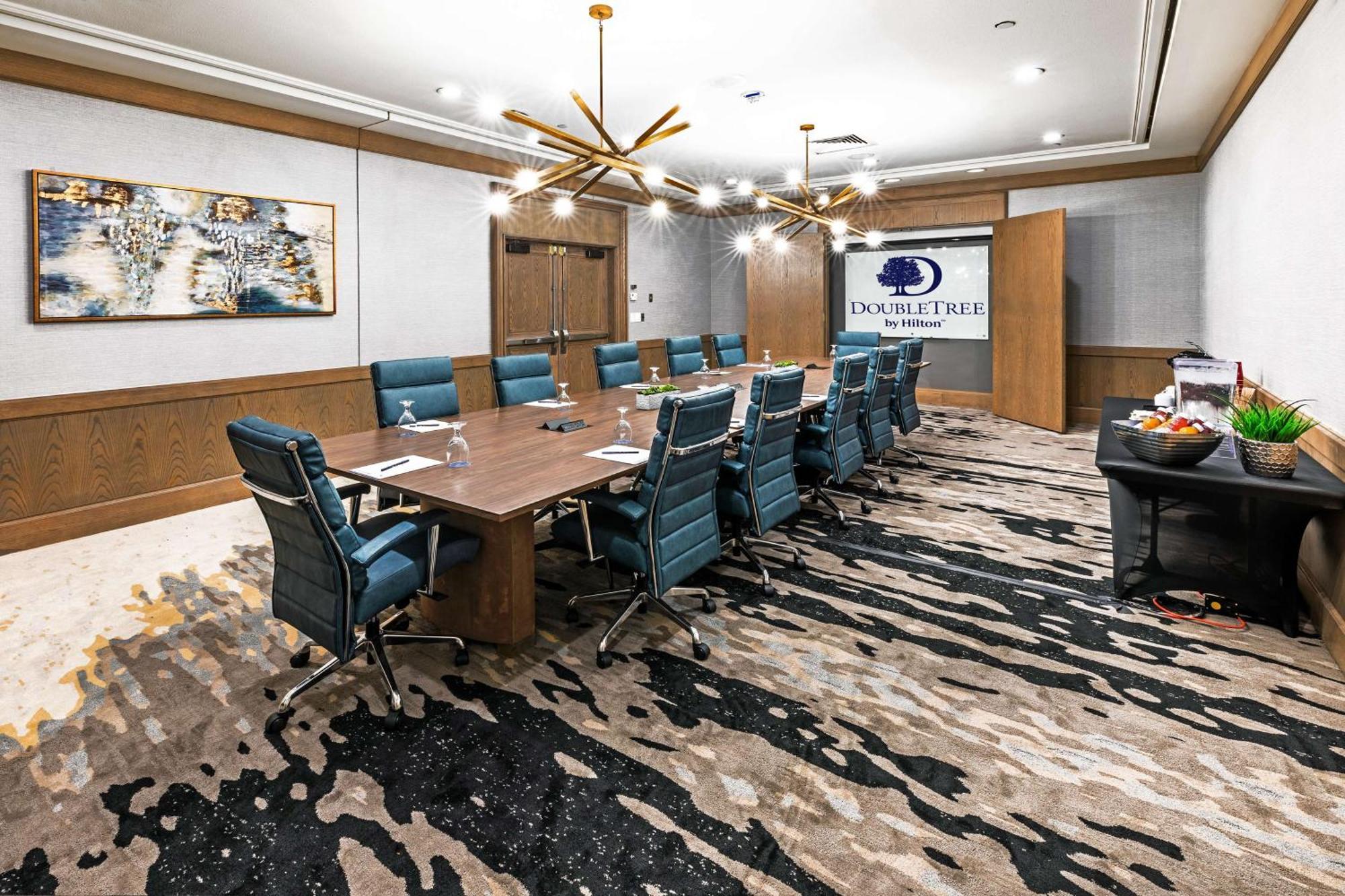 Doubletree By Hilton Tulsa At Warren Place Eksteriør bilde