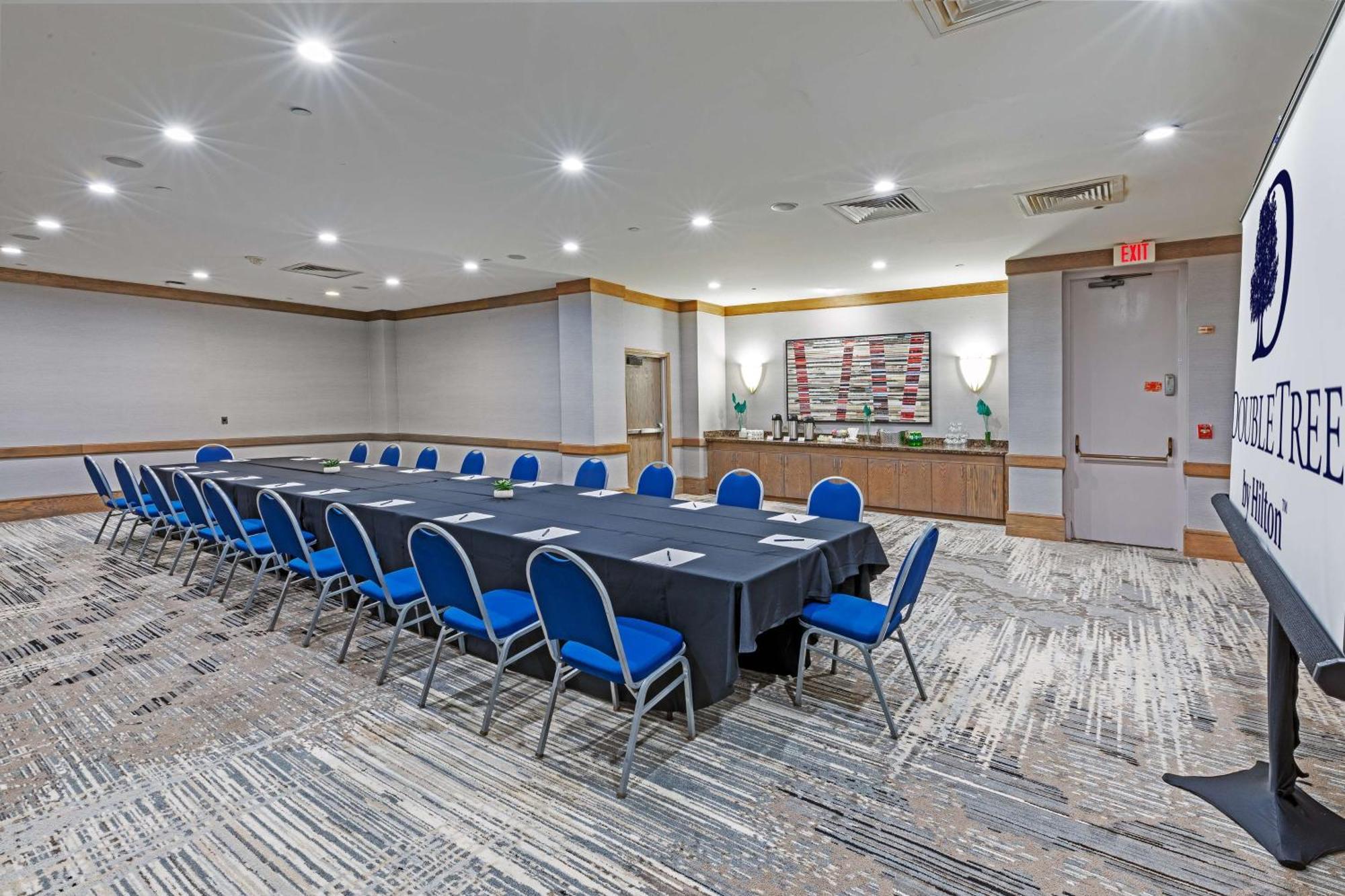 Doubletree By Hilton Tulsa At Warren Place Eksteriør bilde